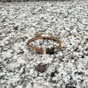 SWAROVSKI FACET SWAN NECKLACE BLACK ROSE GOLD PLATED